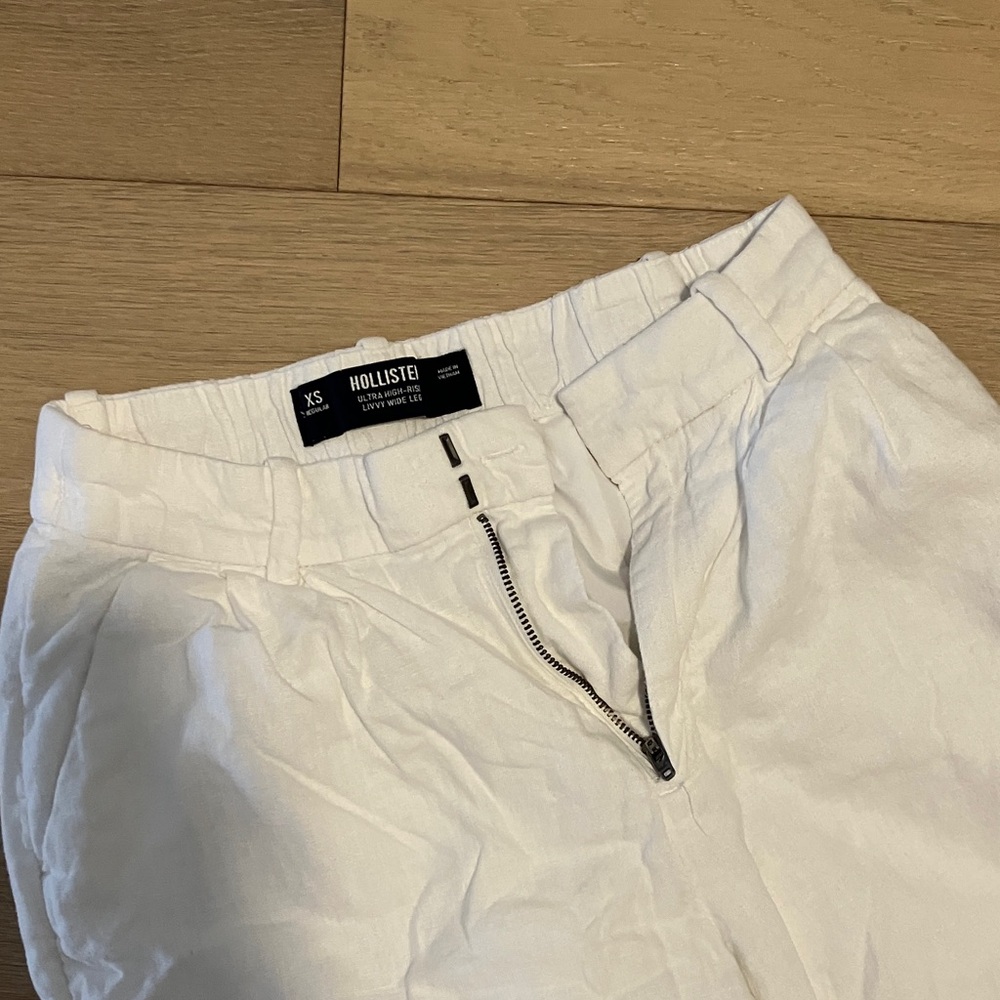 Hollister Ultra High-Rise White Wide Leg Pants - Picture 5 of 5